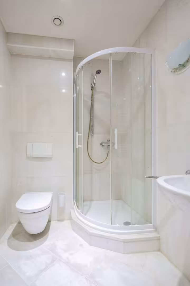 Badezimmer im DG