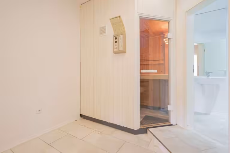 Sauna mit Nasszelle
